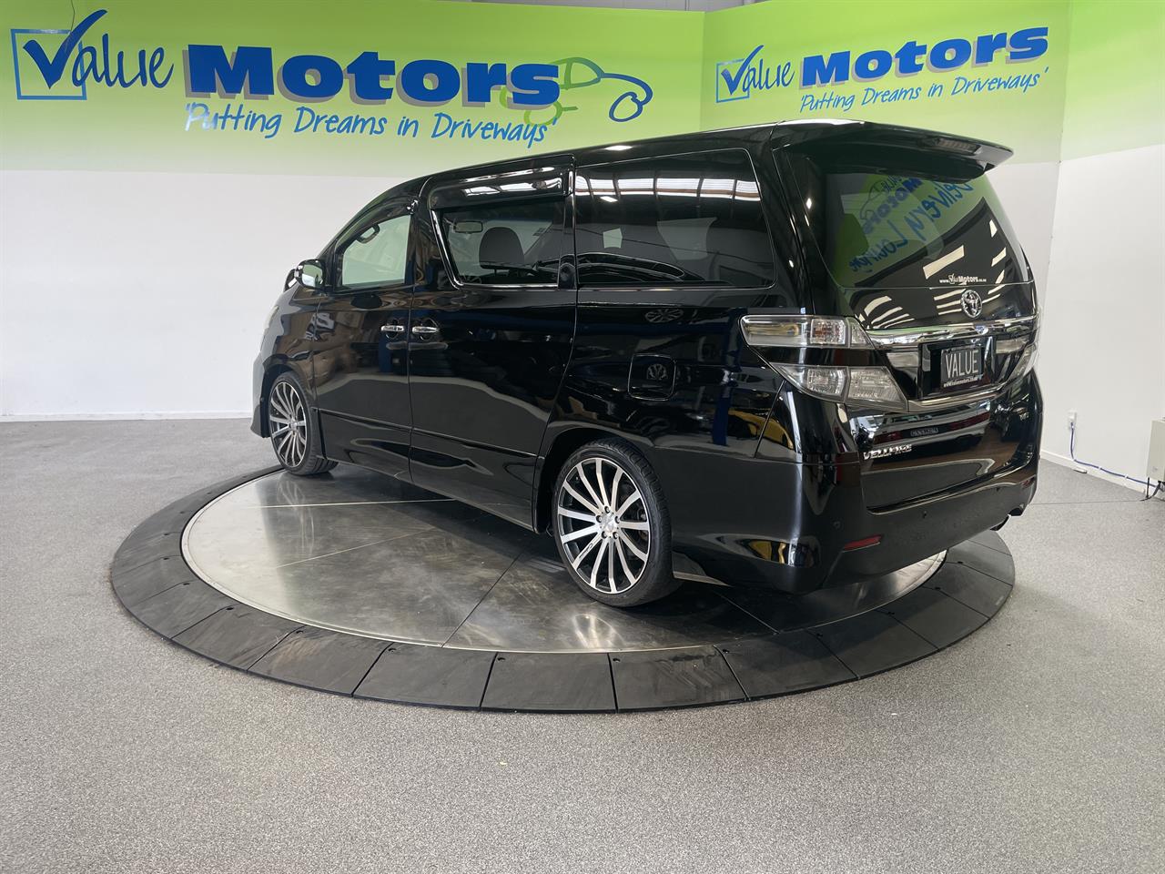 2013 Toyota Vellfire