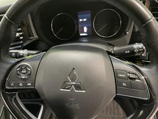 2018 Mitsubishi OUTLANDER - Thumbnail