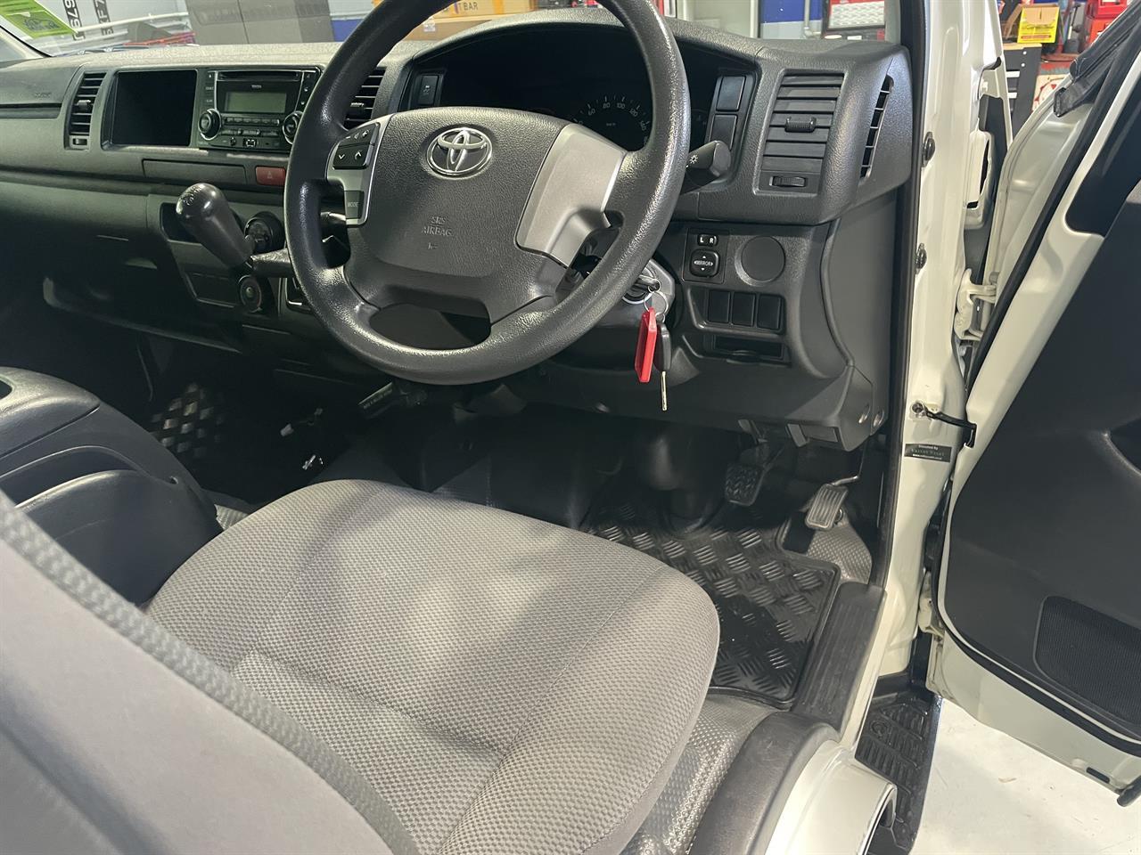 2016 Toyota hiace