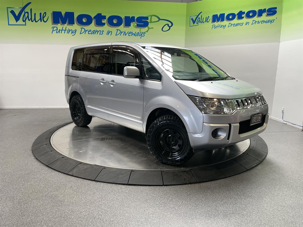 2015 Mitsubishi DELICA