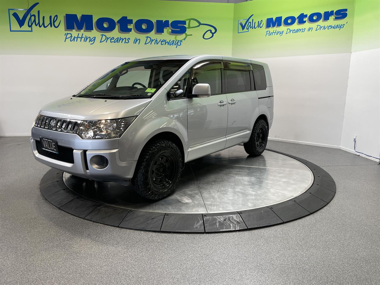 2015 Mitsubishi DELICA