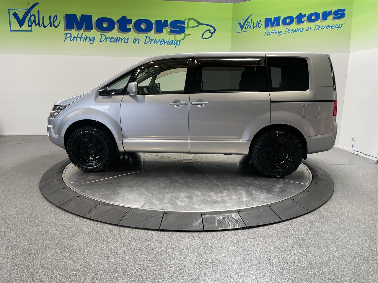 2015 Mitsubishi DELICA