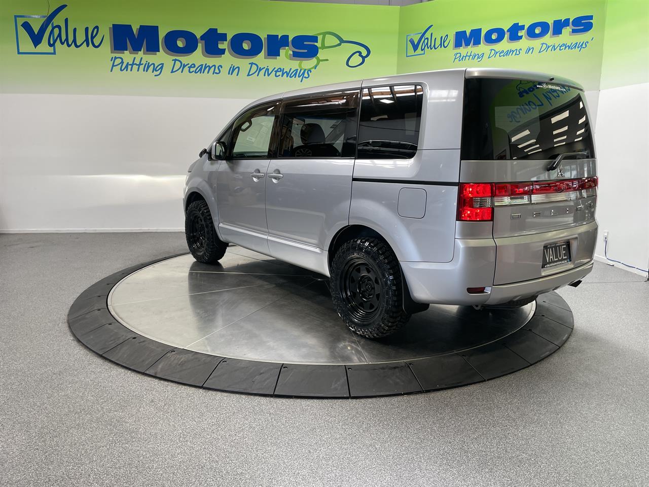 2015 Mitsubishi DELICA