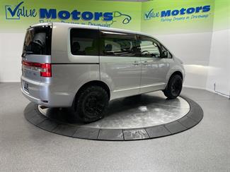 2015 Mitsubishi DELICA - Thumbnail