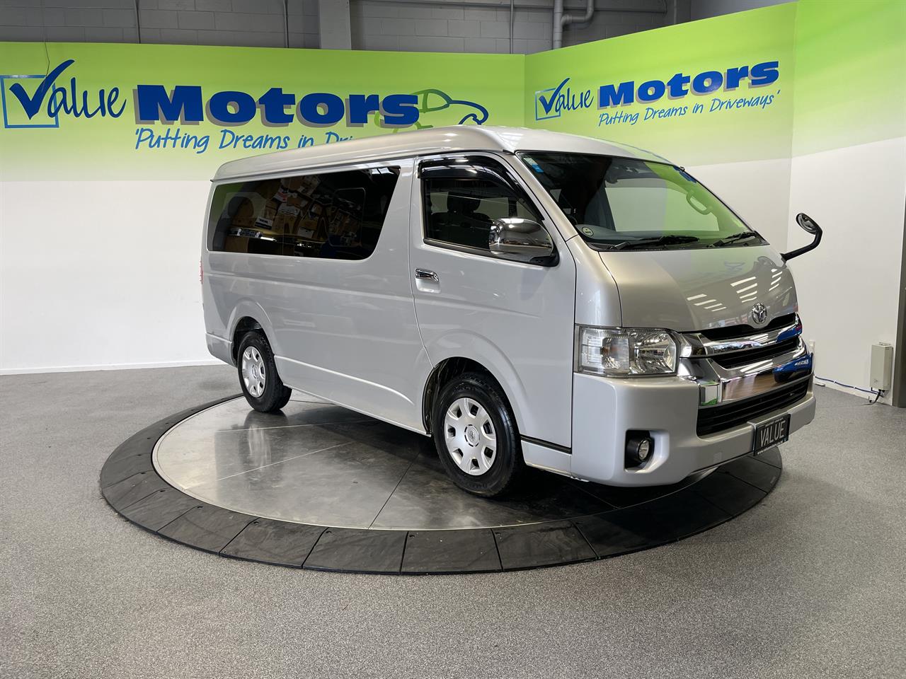 2016 Toyota hiace