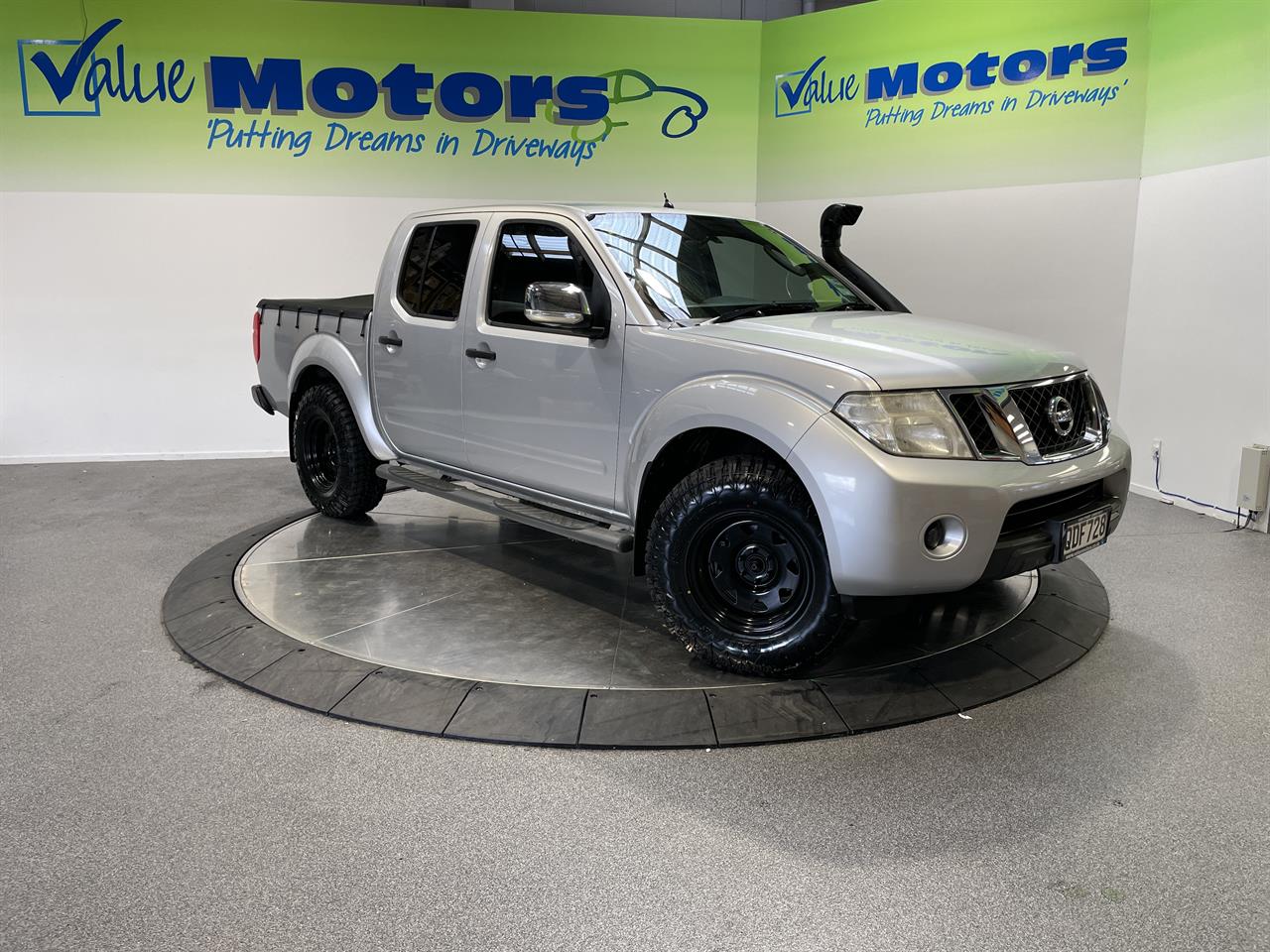 2011 Nissan NAVARA