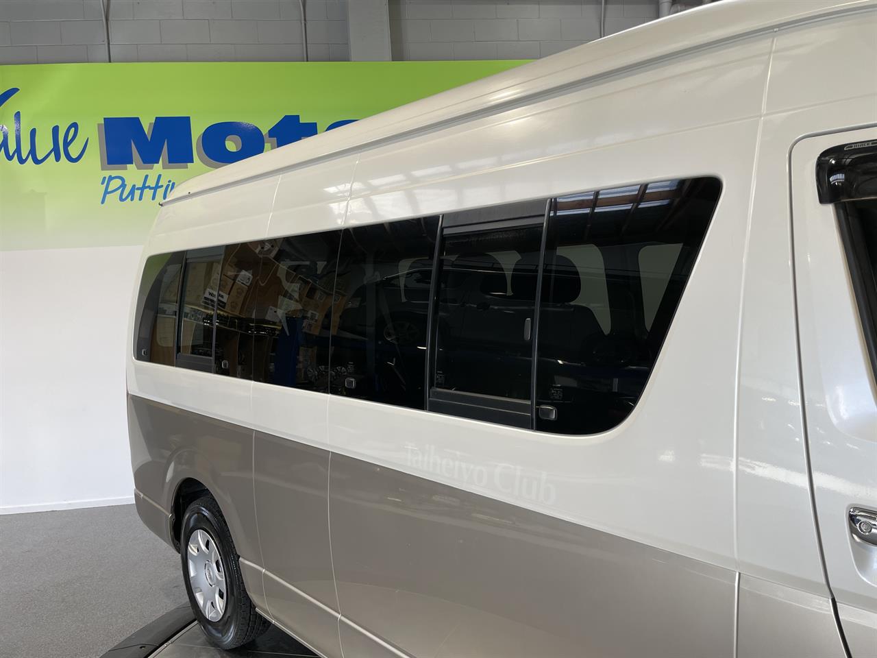 2008 Toyota hiace