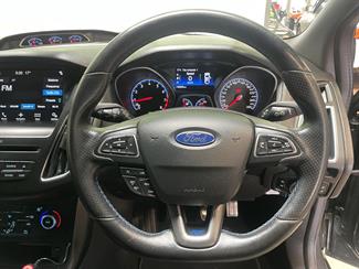 2017 Ford focus - Thumbnail