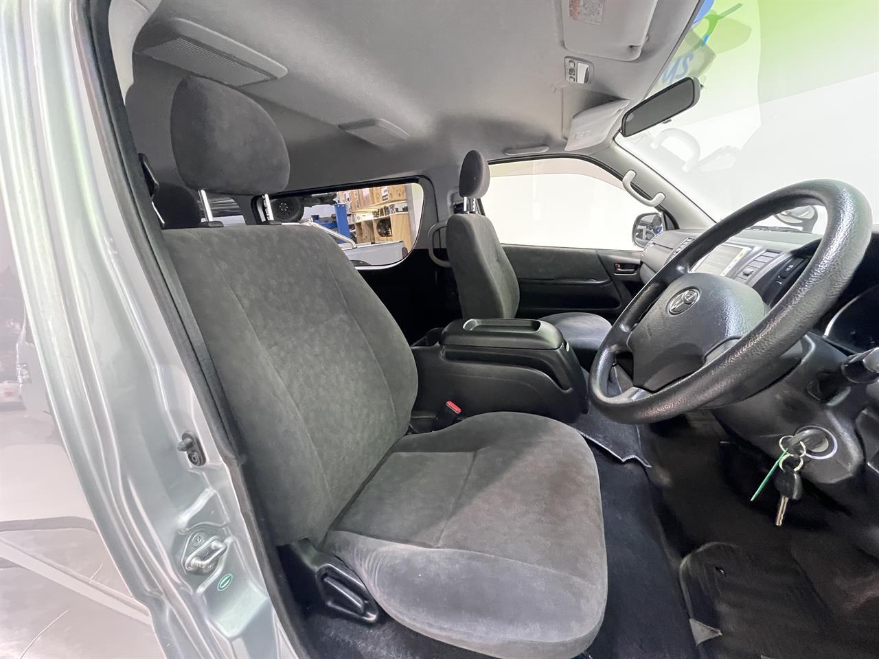 2011 Toyota hiace