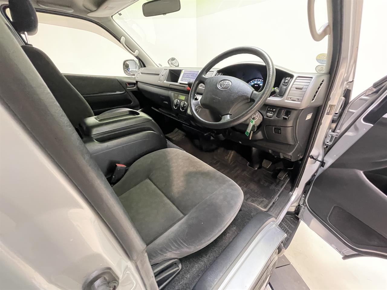 2011 Toyota hiace