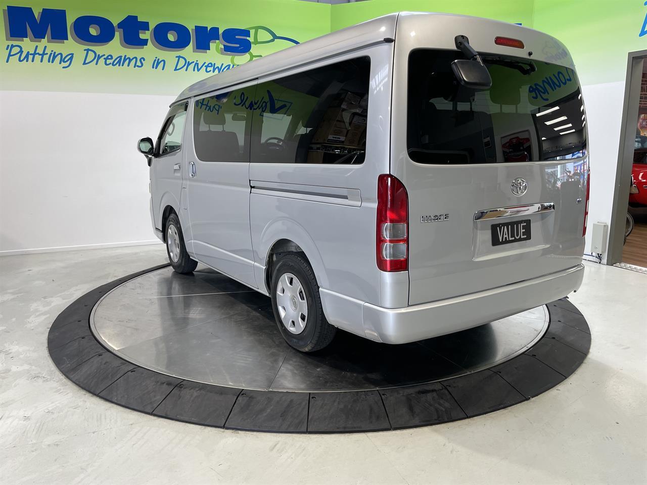 2011 Toyota hiace