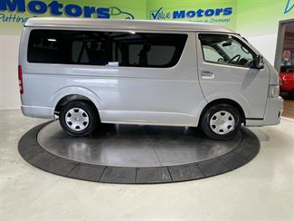 2011 Toyota hiace - Thumbnail