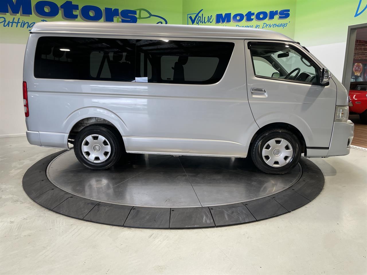 2011 Toyota hiace