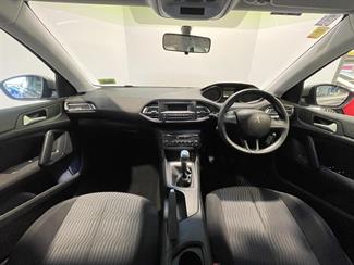 2016 Peugeot 308 - Thumbnail