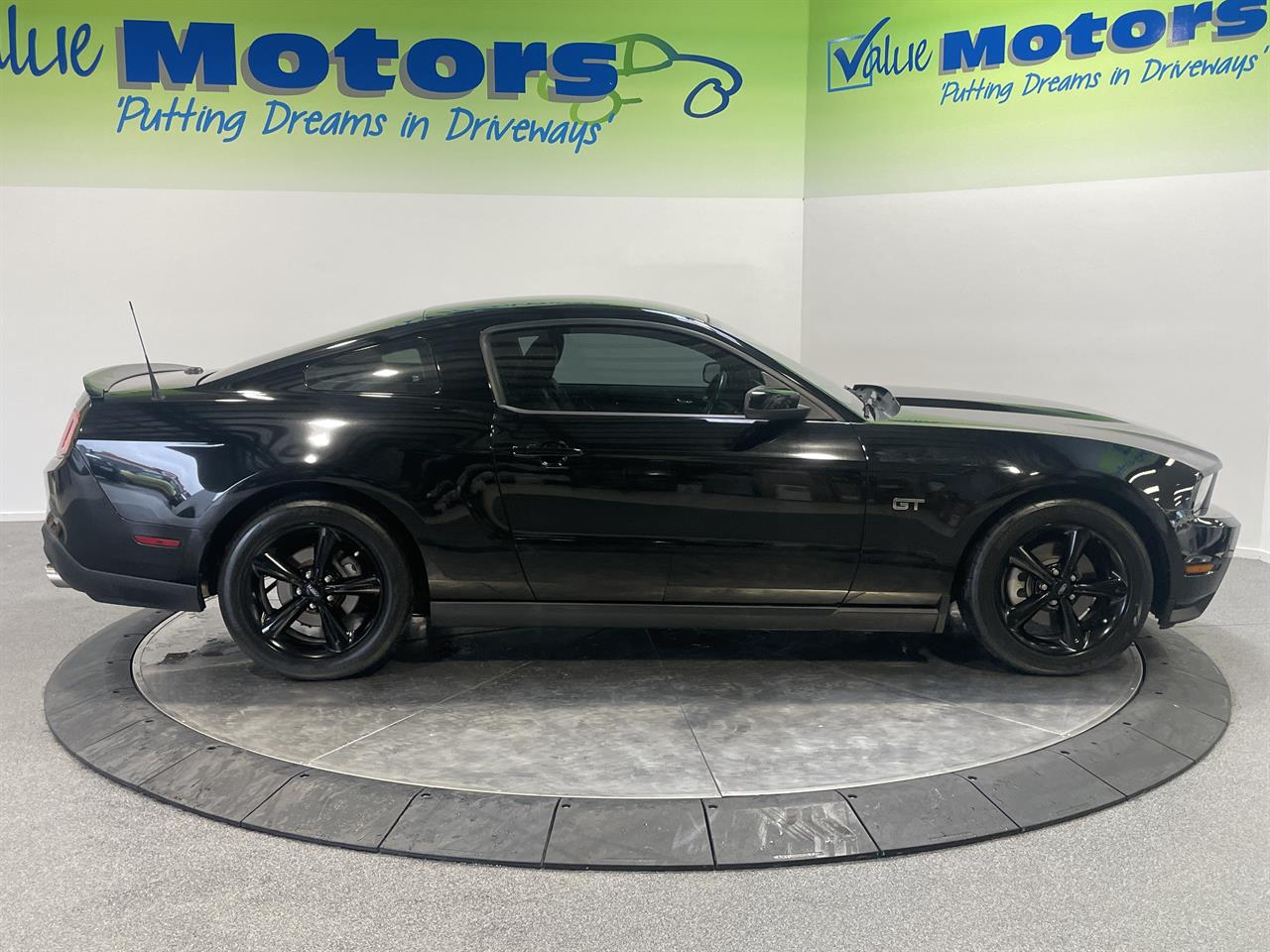 2010 Ford MUSTANG