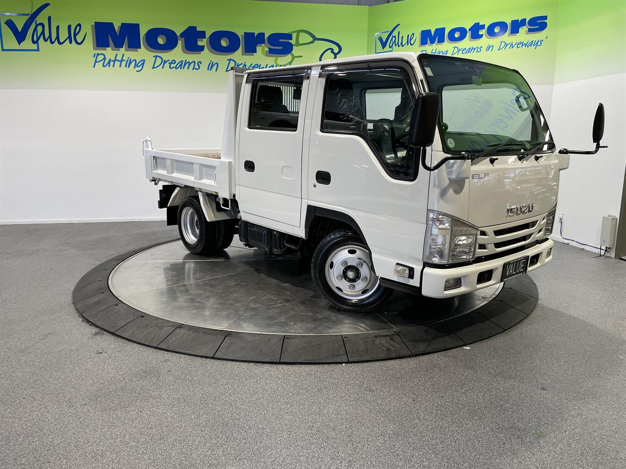 2015 Isuzu Elf