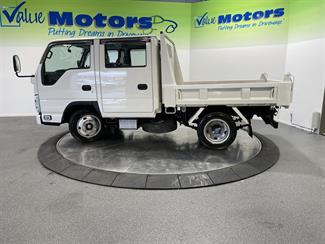 2015 Isuzu Elf - Thumbnail