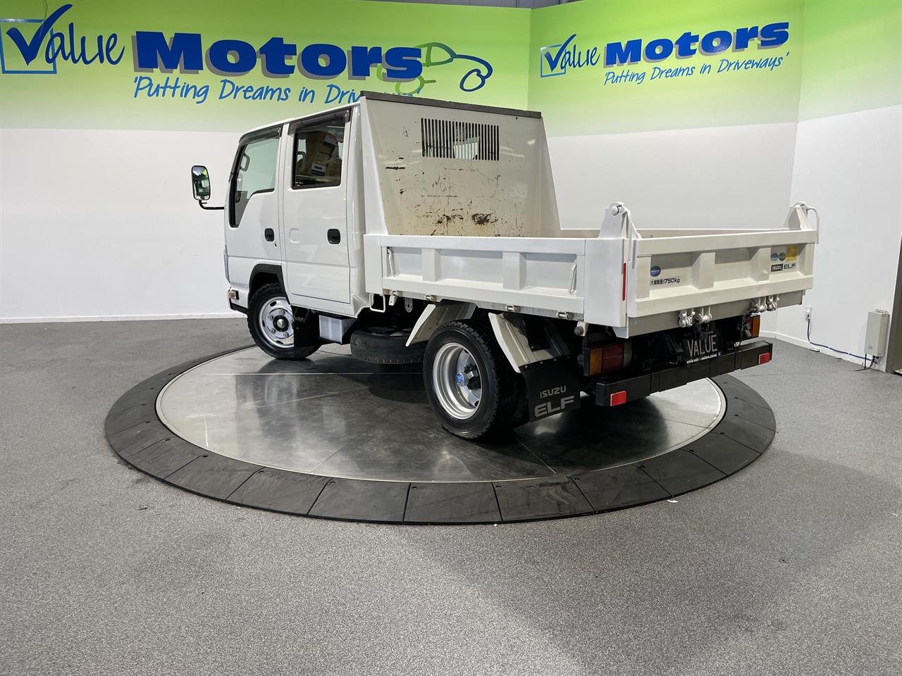 2015 Isuzu Elf