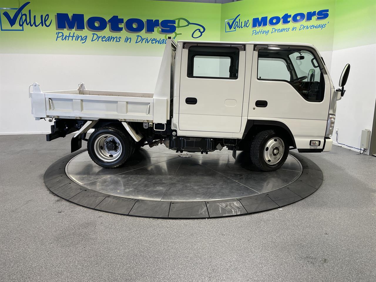 2015 Isuzu Elf