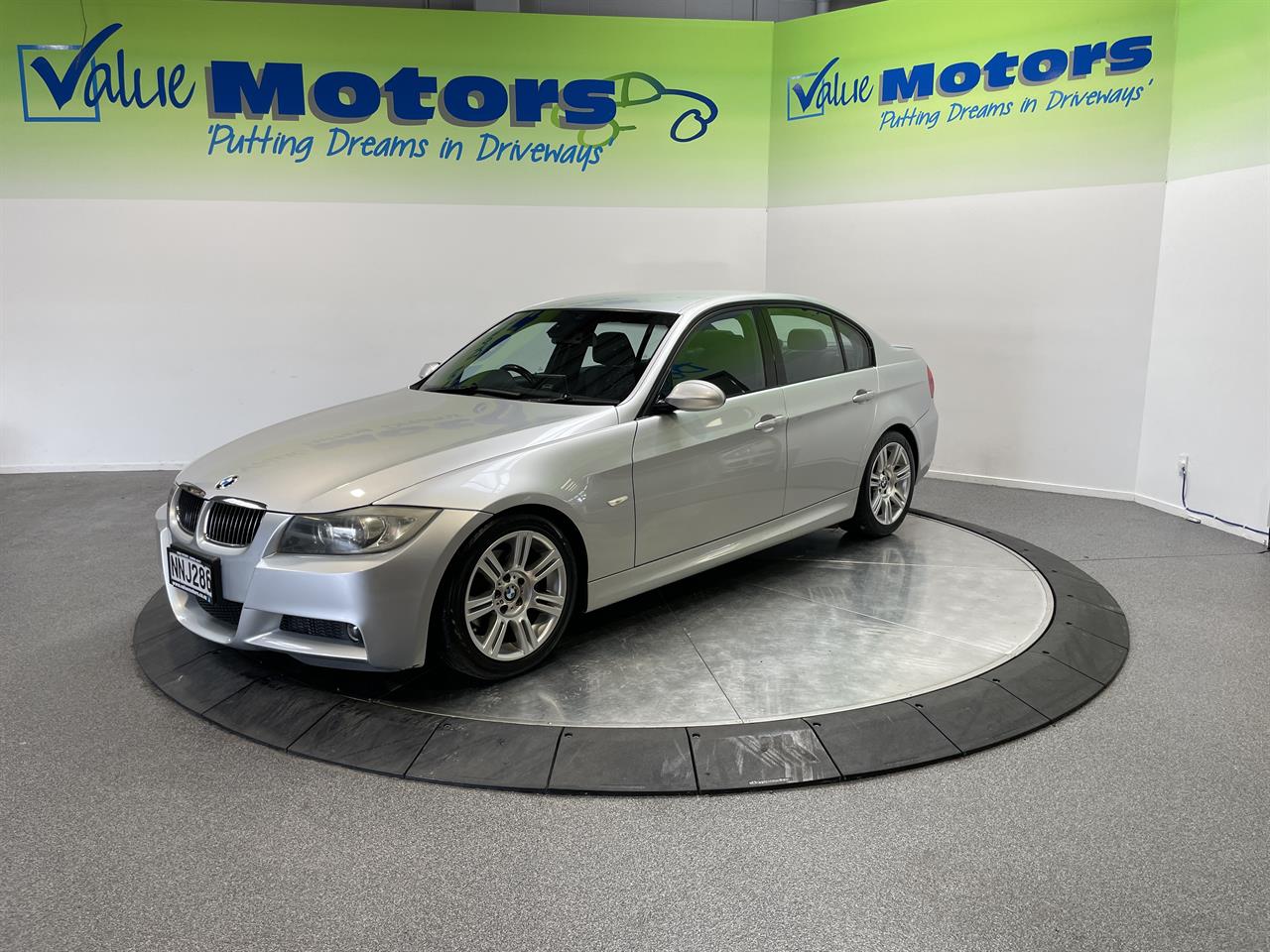 2008 BMW 323i