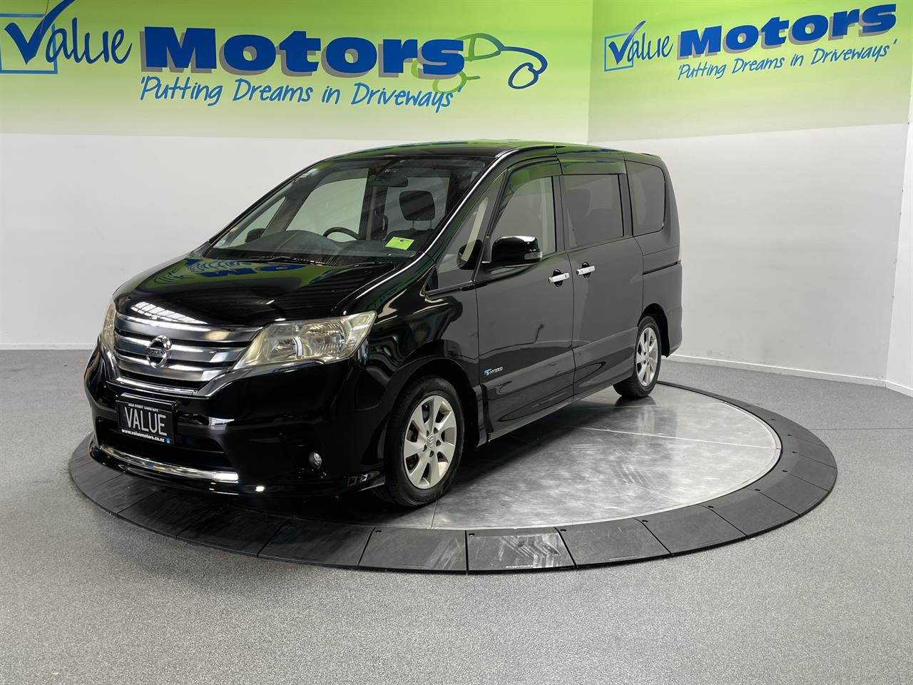 2013 Nissan SERENA