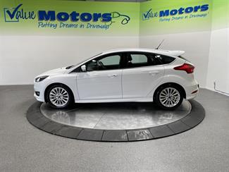 2017 Ford focus - Thumbnail