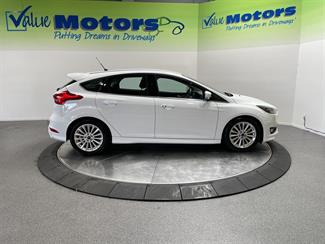 2017 Ford focus - Thumbnail