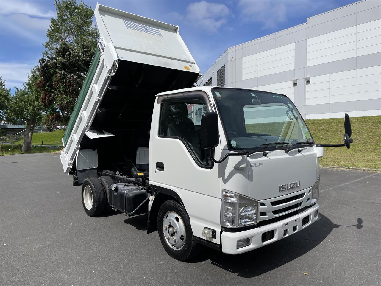 2015 Isuzu Elf