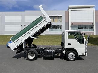 2015 Isuzu Elf - Thumbnail