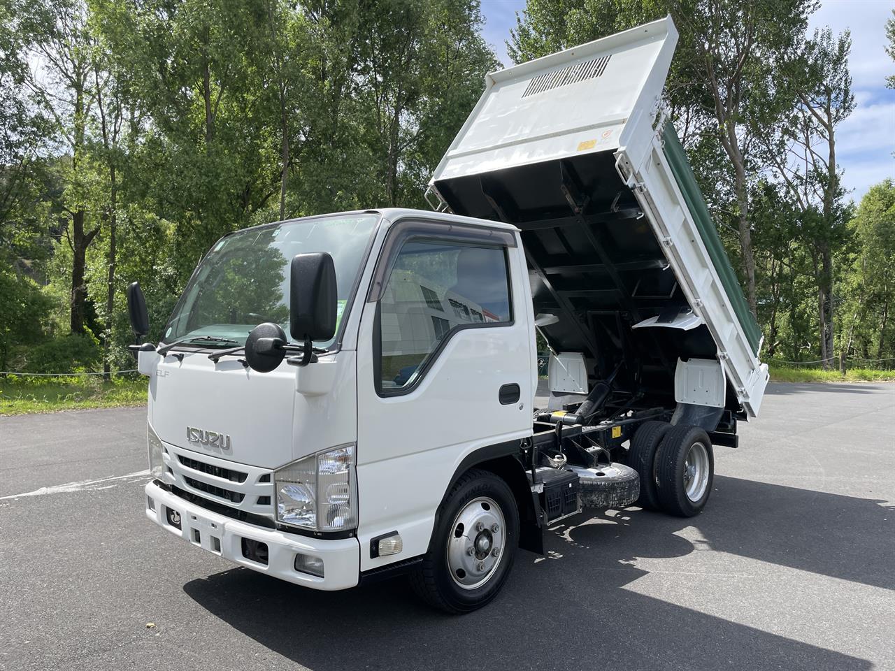 2015 Isuzu Elf