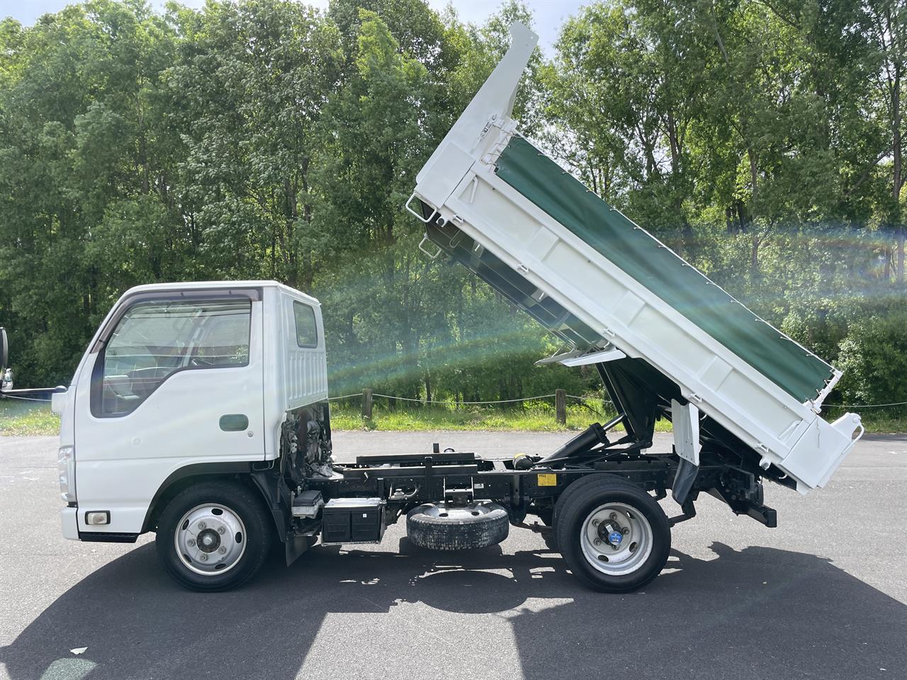 2015 Isuzu Elf