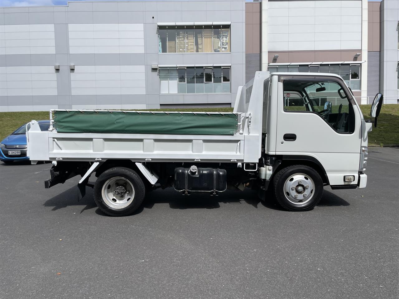 2015 Isuzu Elf