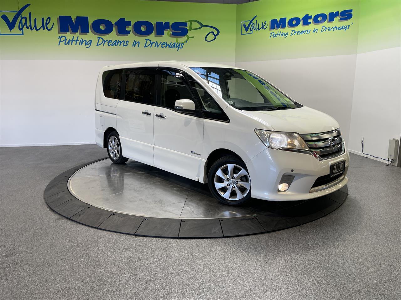 2013 Nissan SERENA