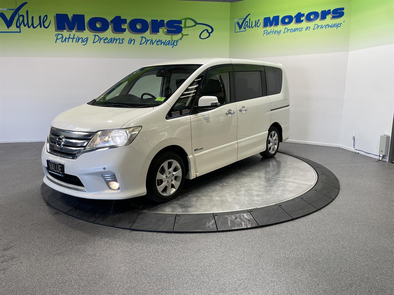 2013 Nissan SERENA