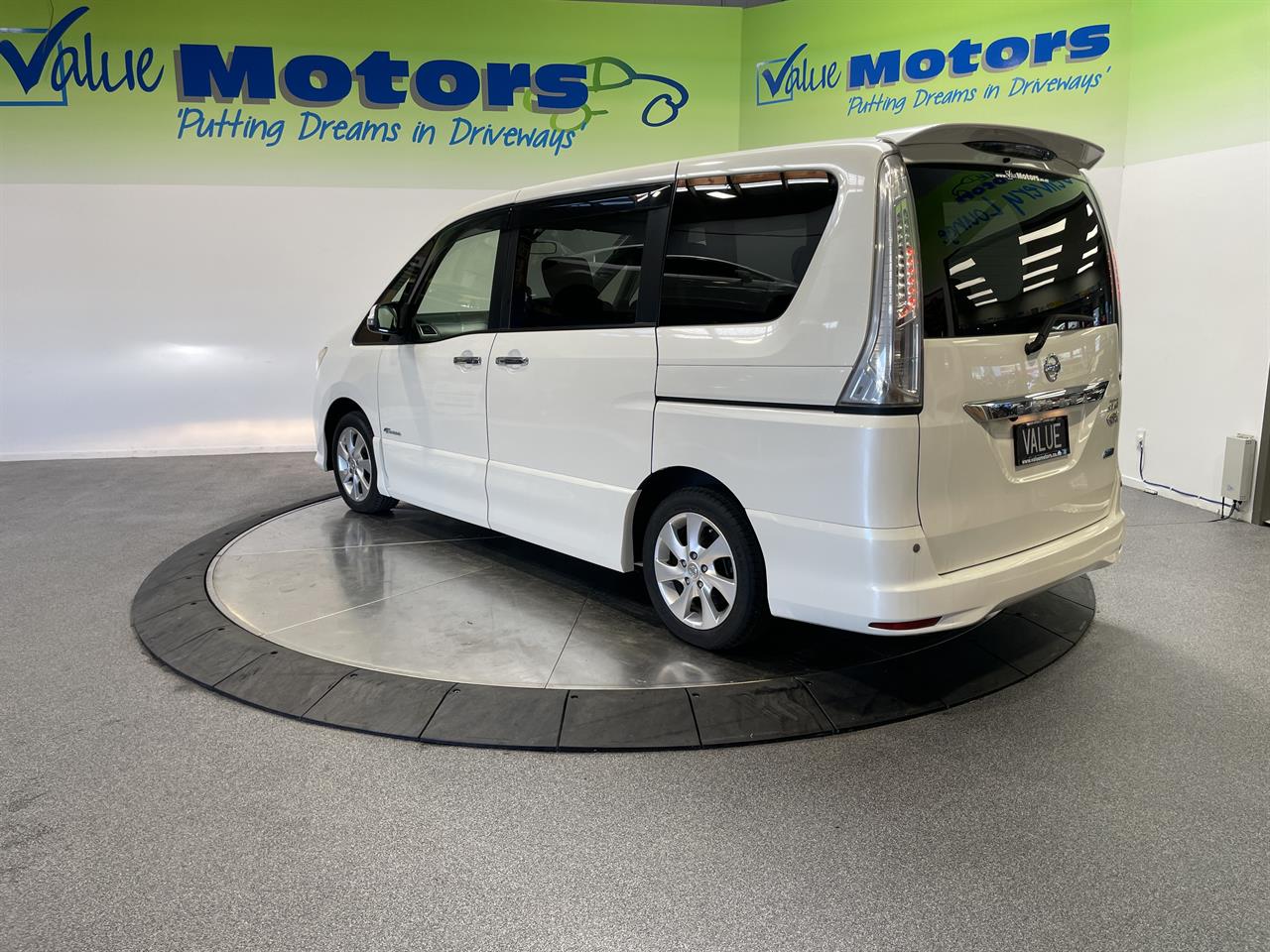 2013 Nissan SERENA