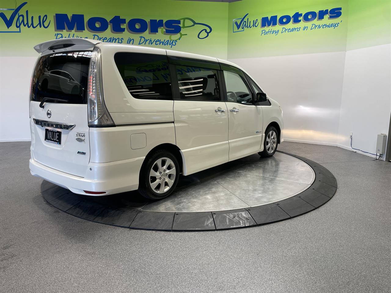 2013 Nissan SERENA