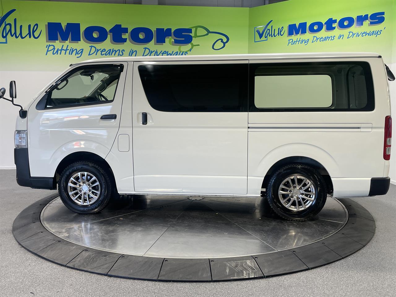 2019 Toyota hiace