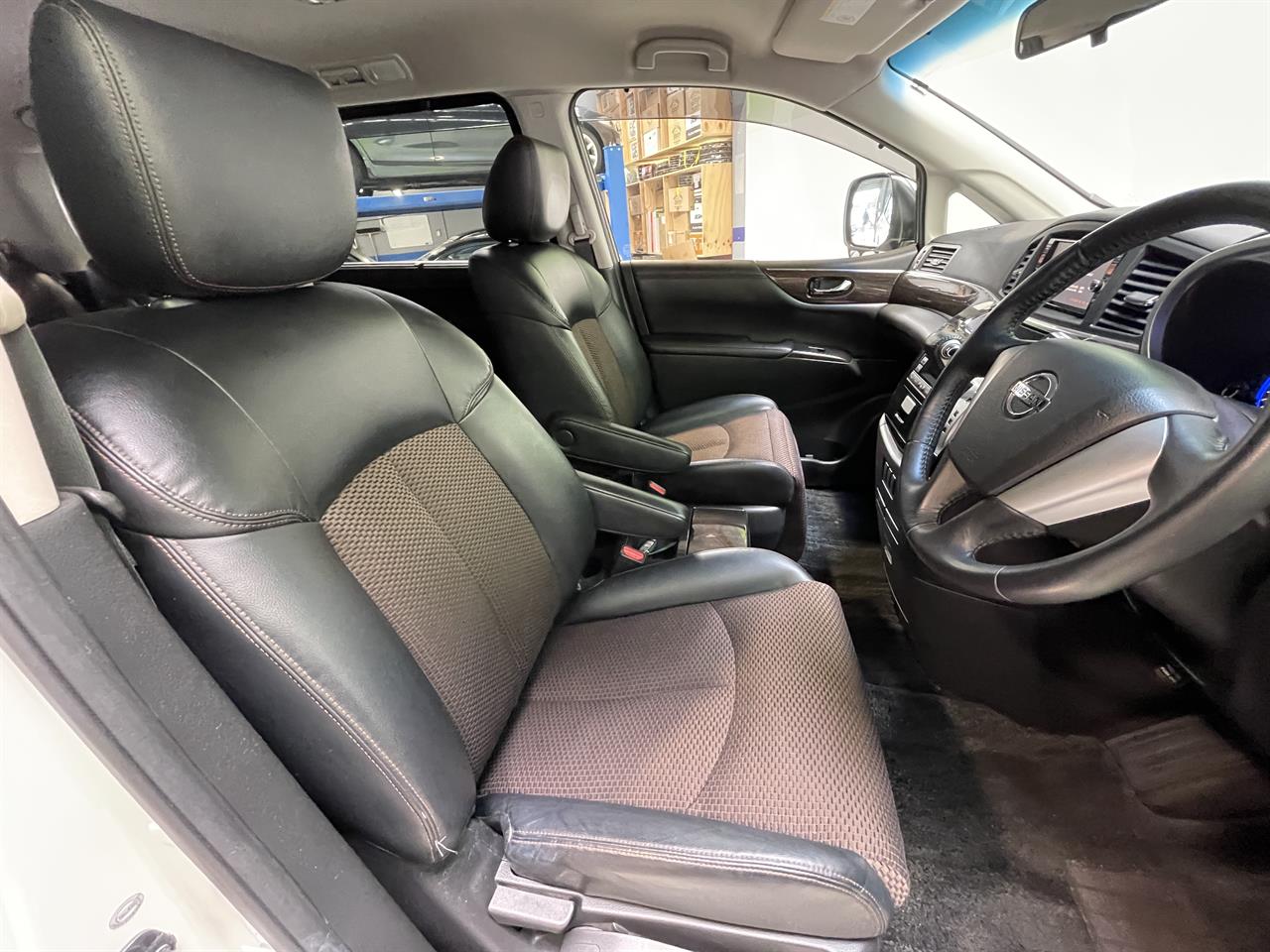 2012 Nissan elgrand