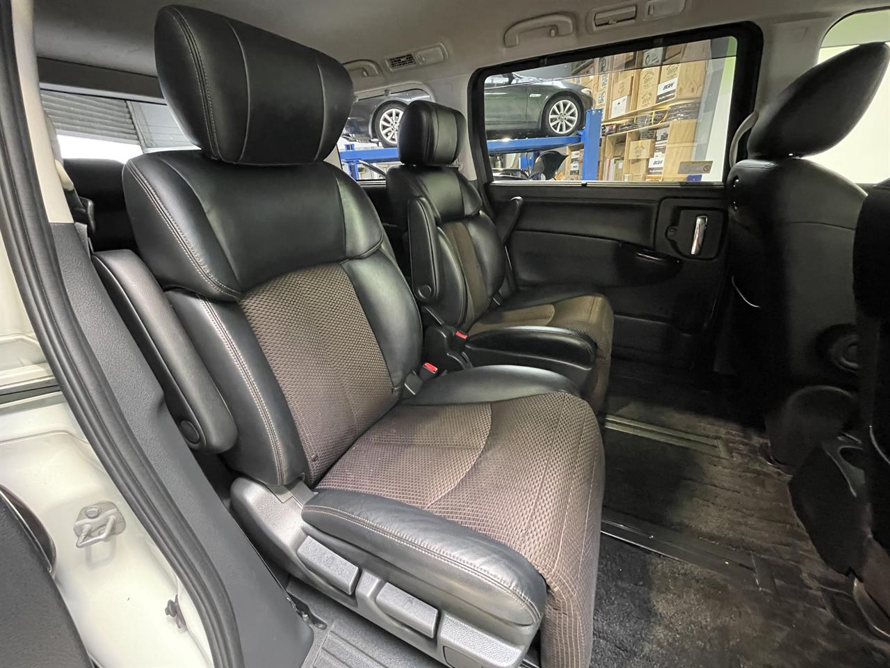 2012 Nissan elgrand