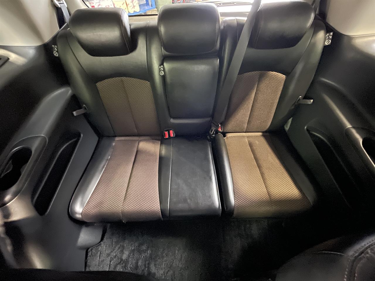 2012 Nissan elgrand