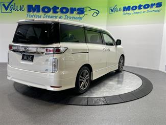 2012 Nissan elgrand - Thumbnail