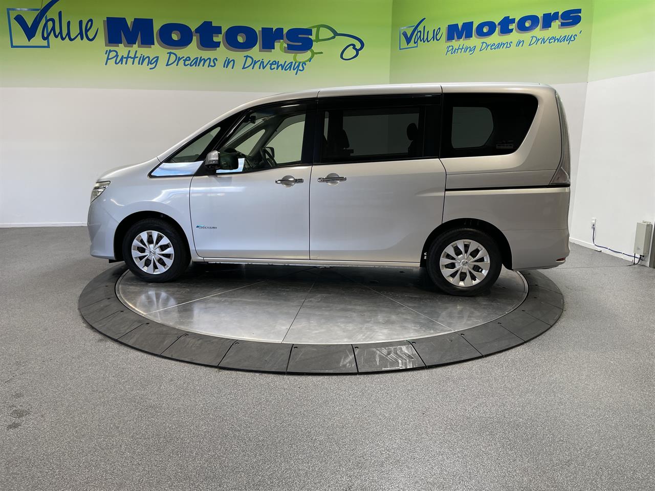 2014 Nissan SERENA