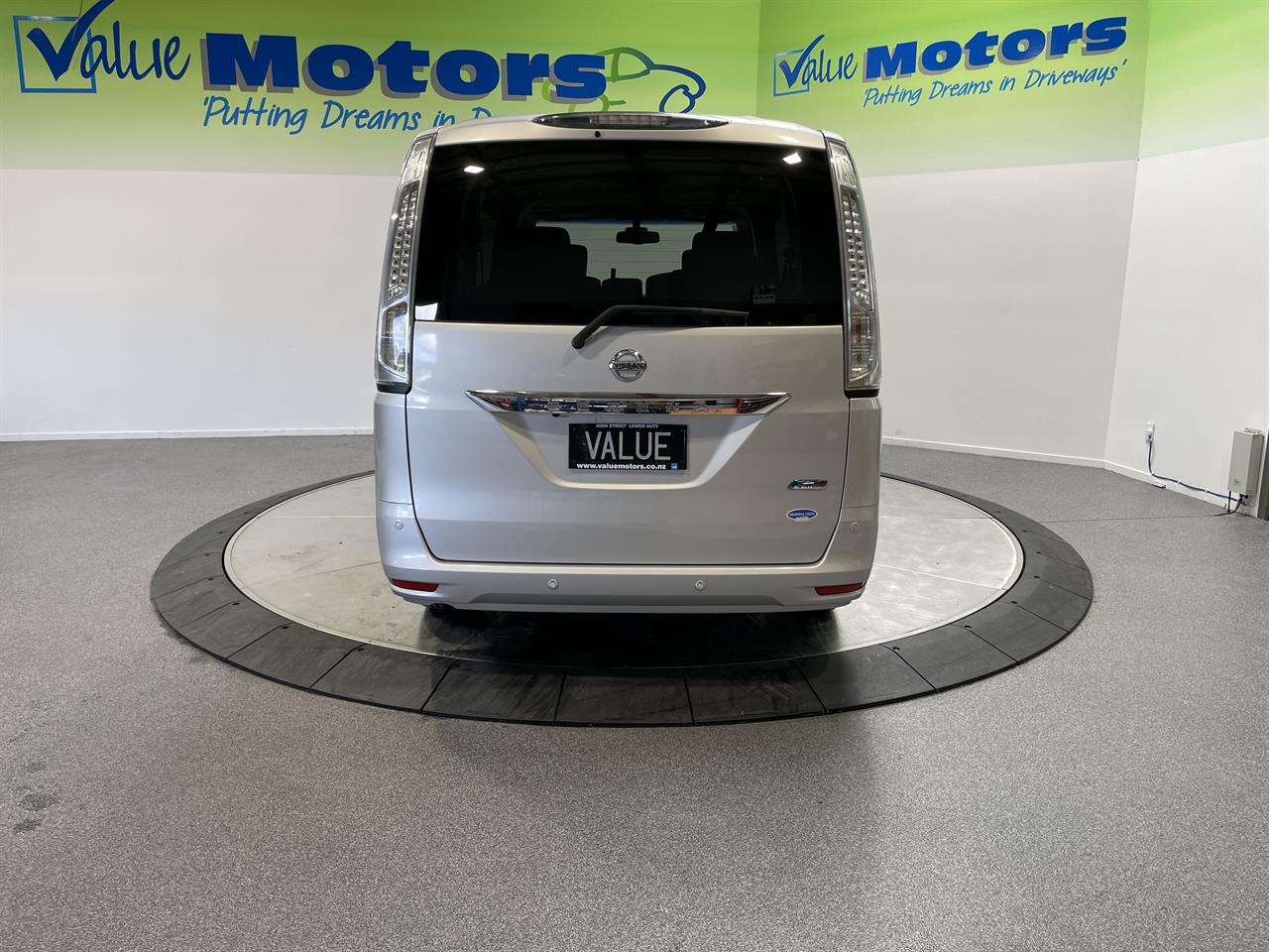 2014 Nissan SERENA