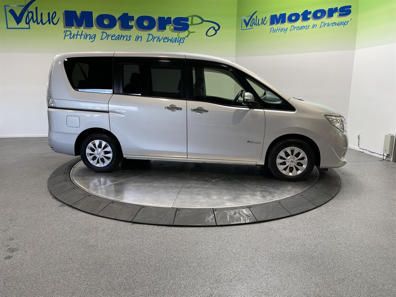 2014 Nissan SERENA