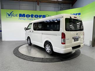 2019 Toyota hiace - Thumbnail