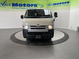 2019 Toyota hiace - Thumbnail