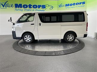 2019 Toyota hiace - Thumbnail