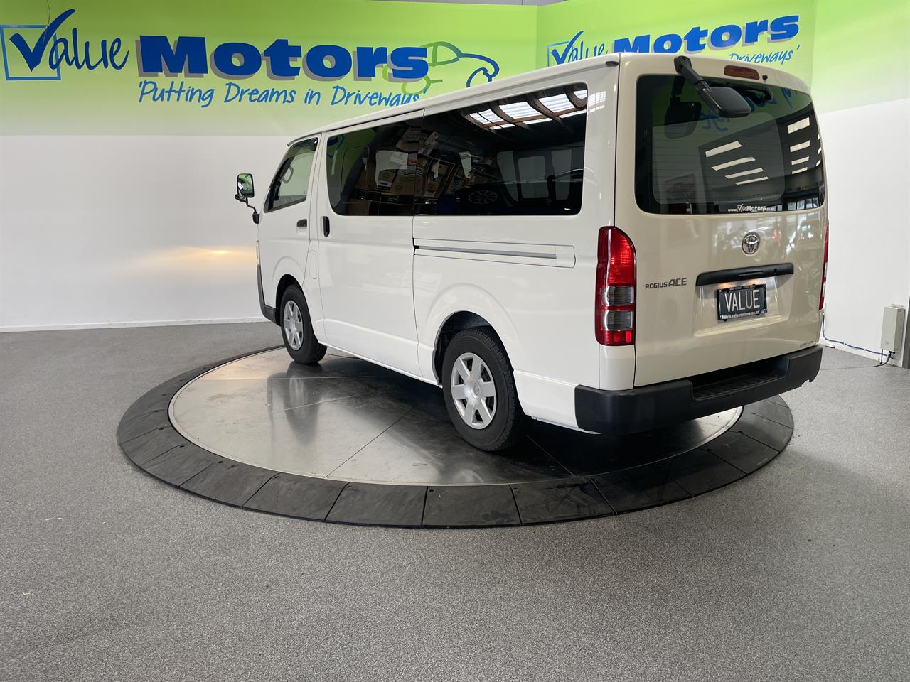 2019 Toyota hiace