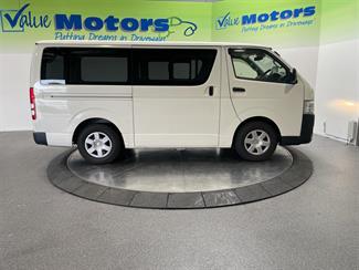 2019 Toyota hiace - Thumbnail