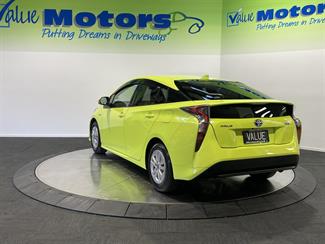 2016 Toyota PRIUS - Thumbnail